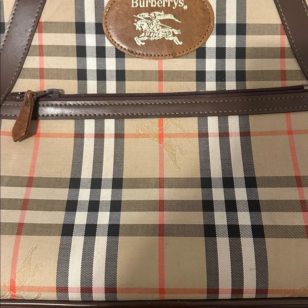 Burberry Beige and Brown Plaid Travel Bag. PRE-OWNED. - Picture 8 of 12